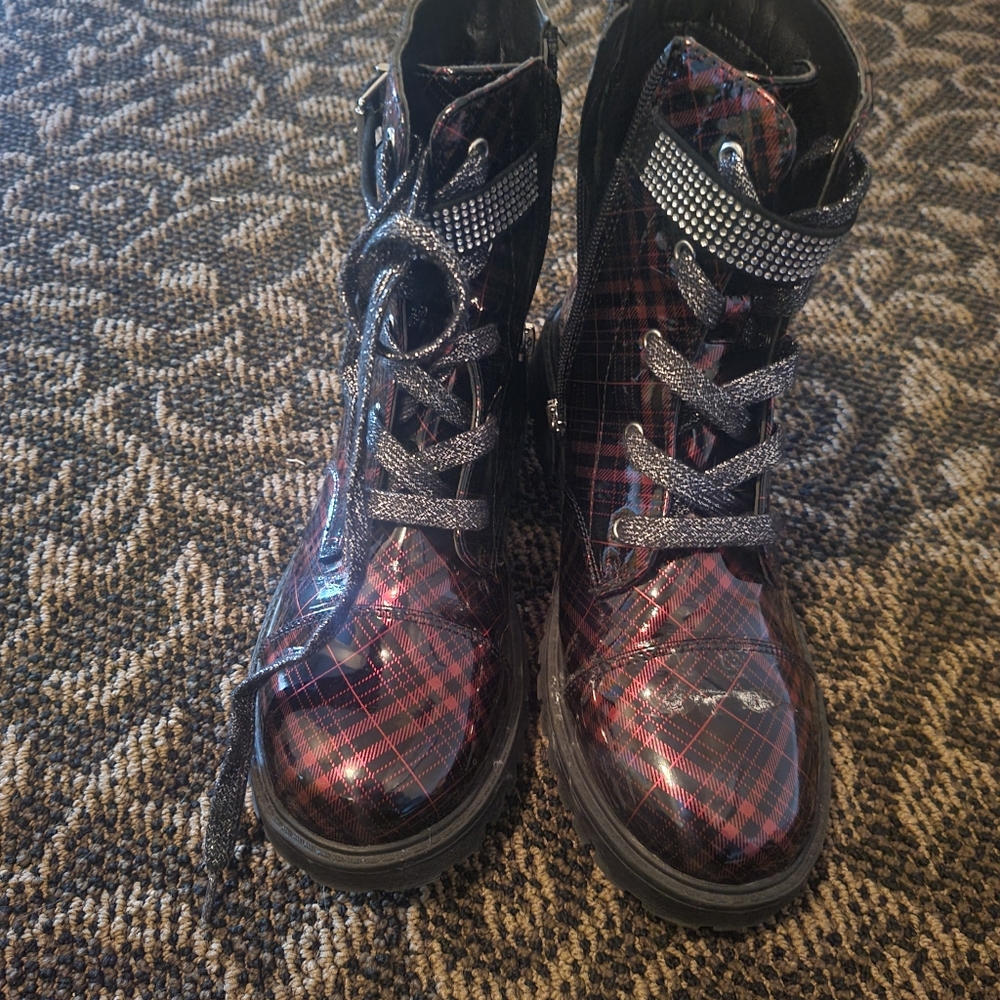 Boots - Picture 4 of 4
